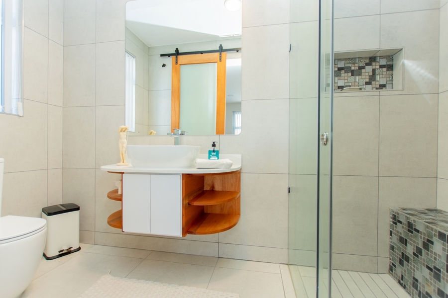 5 Bedroom Property for Sale in Paradise Beach Western Cape